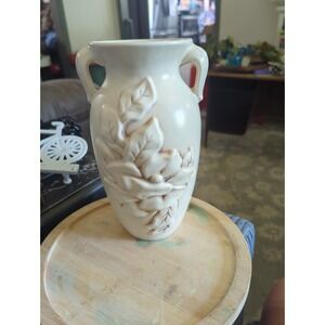 Vintage Red Wing Art Deco Ivory 3D Me Magnolia Flower Pottery Vase